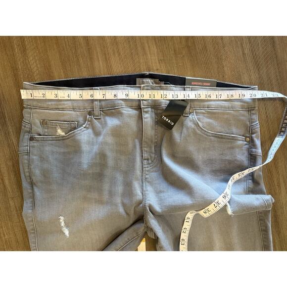 NWT Torrid Bombshell Gray Distressed Skinny Super Soft Jeans Plus Size 22R NEW - Picture 8 of 16
